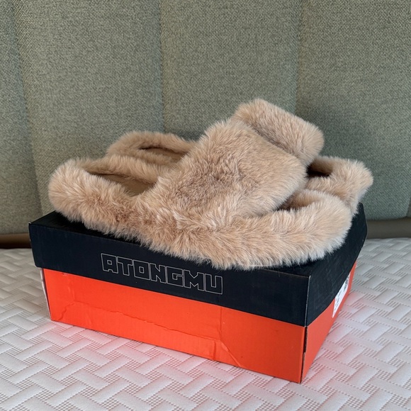 Plush Tan Faux Fur Women's Slippers - Brand new - Picture 4 of 4